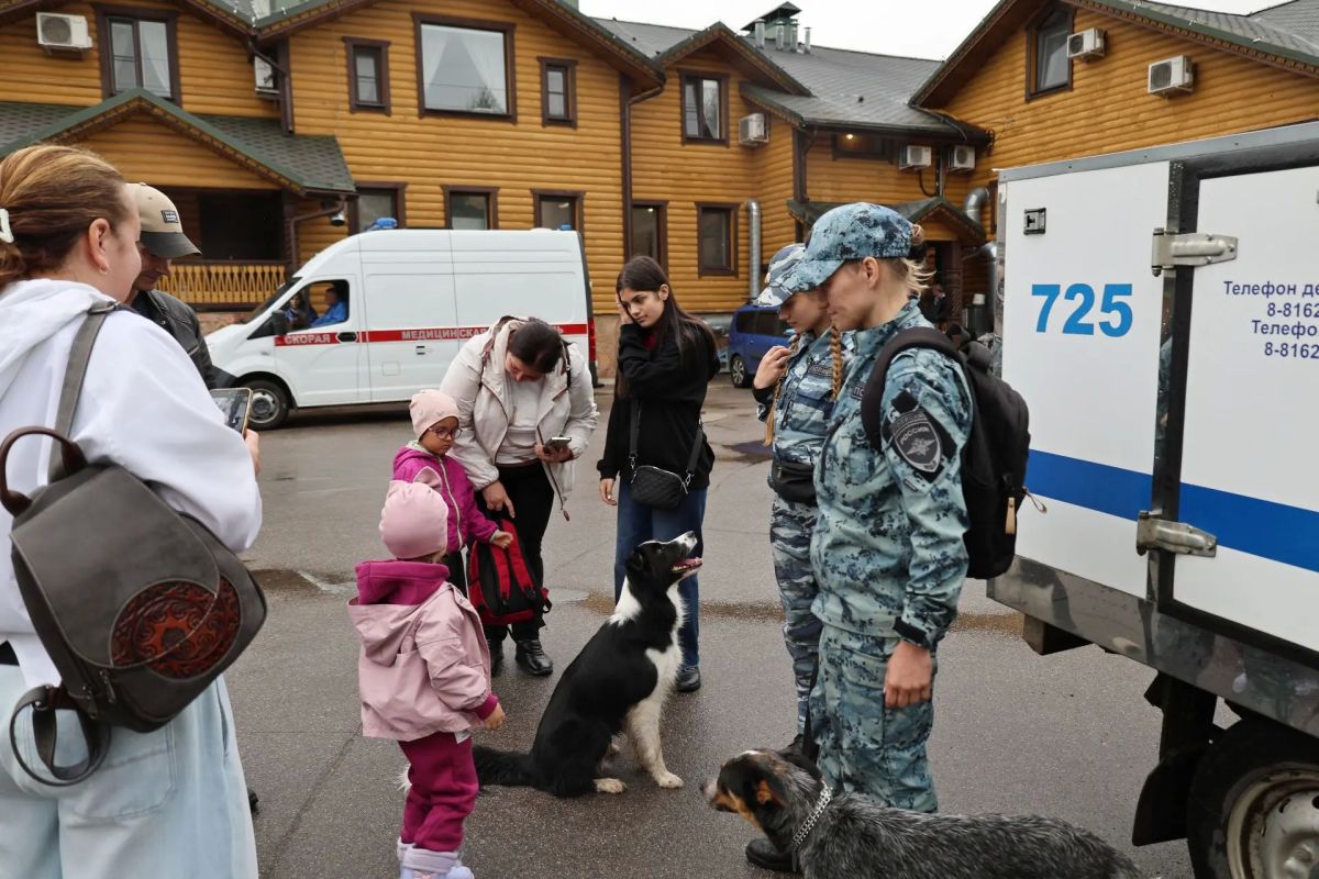 Новгородские полицейские приняли участие в семейном фестивале «Город профессий» Новгородские полицейские приняли участие в семейном фестивале «Город профессий»