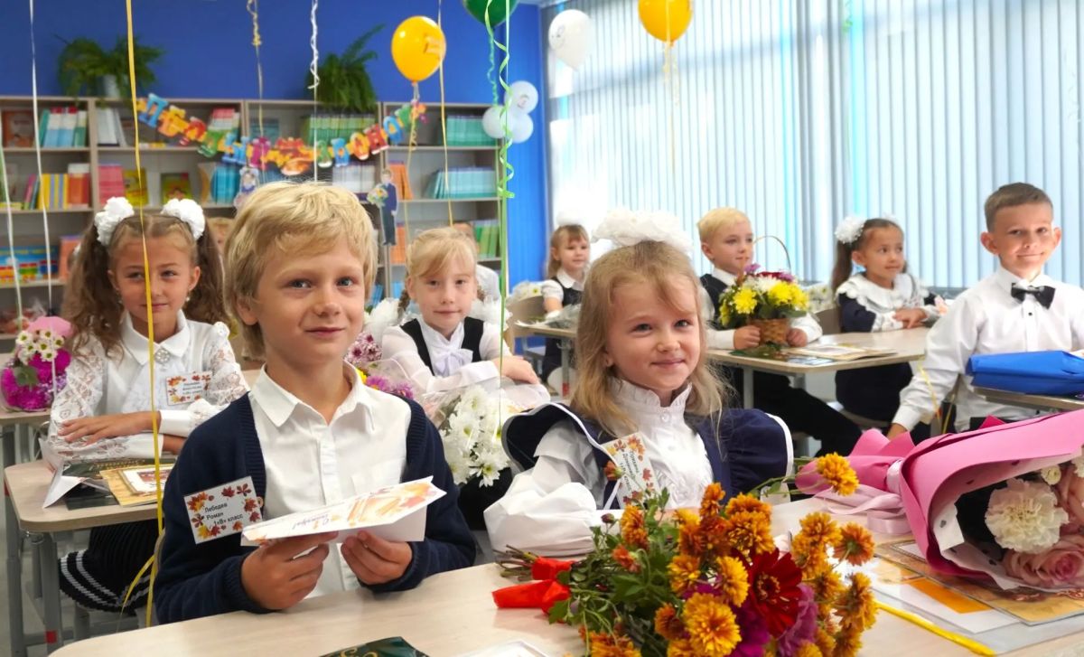 Александр Розбаум: Уважаемые Новгородцы!. . Сегодня во всех школах нашего города прозвенели первые звонки С утра заехал в школу № 16, которая открыла свои двери после капитального ремонта, проведённого в рамках... Александр Розбаум: Уважаемые Новгородцы!. . Сегодня во всех школах нашего города прозвенели первые звонки С утра заехал в школу № 16, которая открыла свои двери после капитального ремонта, проведённого в рамках...