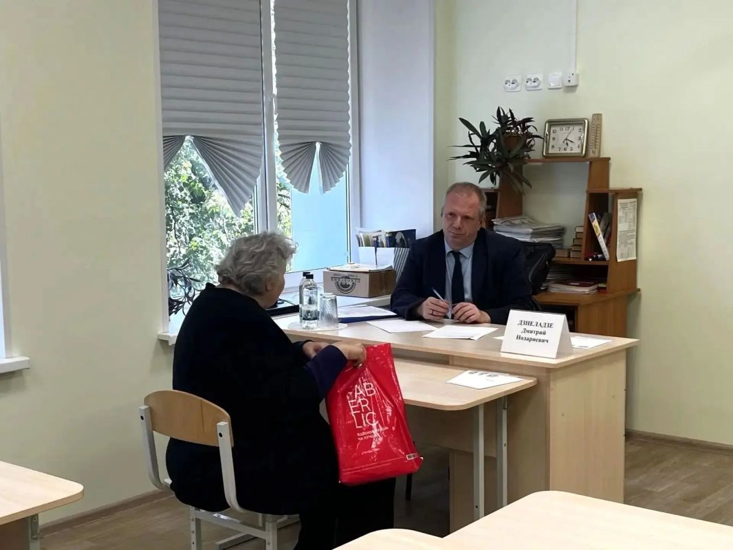 Вчера команда руководителей регионального правительства в рамках проекта «Социальный маршрут» выезжала в Окуловский округ Вчера команда руководителей регионального правительства в рамках проекта «Социальный маршрут» выезжала в Окуловский округ