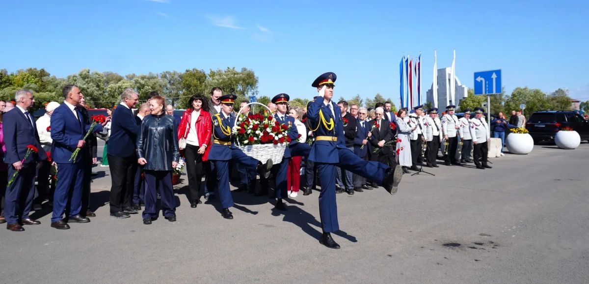 Александр Розбаум: Уважаемые Новгородцы!. . Сегодня 105 лет со дня рождения Почётного гражданина города Новгорода Николая Афанасьевича Антонова Александр Розбаум: Уважаемые Новгородцы!. . Сегодня 105 лет со дня рождения Почётного гражданина города Новгорода Николая Афанасьевича Антонова