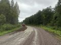 Еще на одной автомобильной дороге Пестовского округа продолжается ремонт