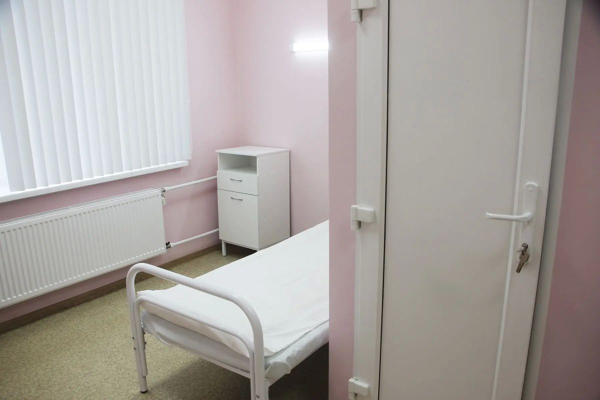 В Демянской центральной районной больнице работает новый врач - терапевт В Демянской центральной районной больнице работает новый врач - терапевт
