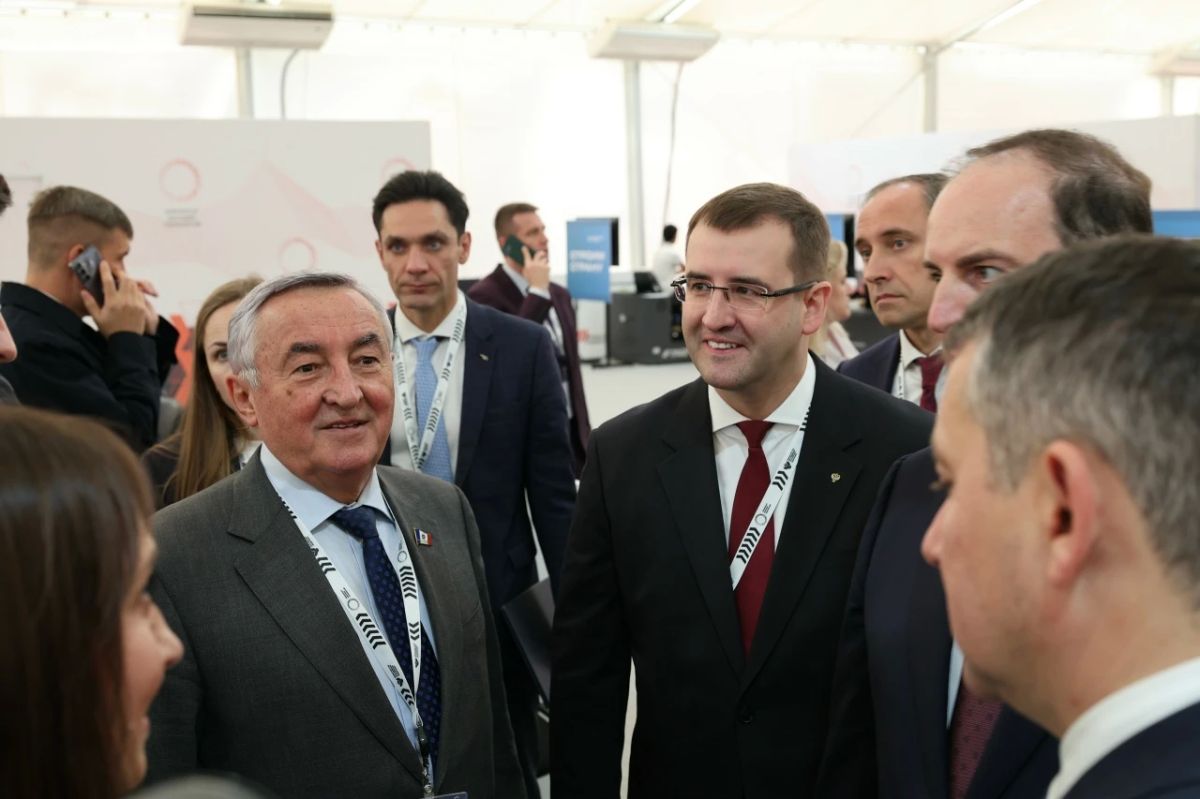Председатель Новгородской областной Думы Юрий Бобрышев посетил соревновательные и дискуссионные площадки Чемпионата высоких технологий, финал которого проходит в Великом Новгороде Председатель Новгородской областной Думы Юрий Бобрышев посетил соревновательные и дискуссионные площадки Чемпионата высоких технологий, финал которого проходит в Великом Новгороде