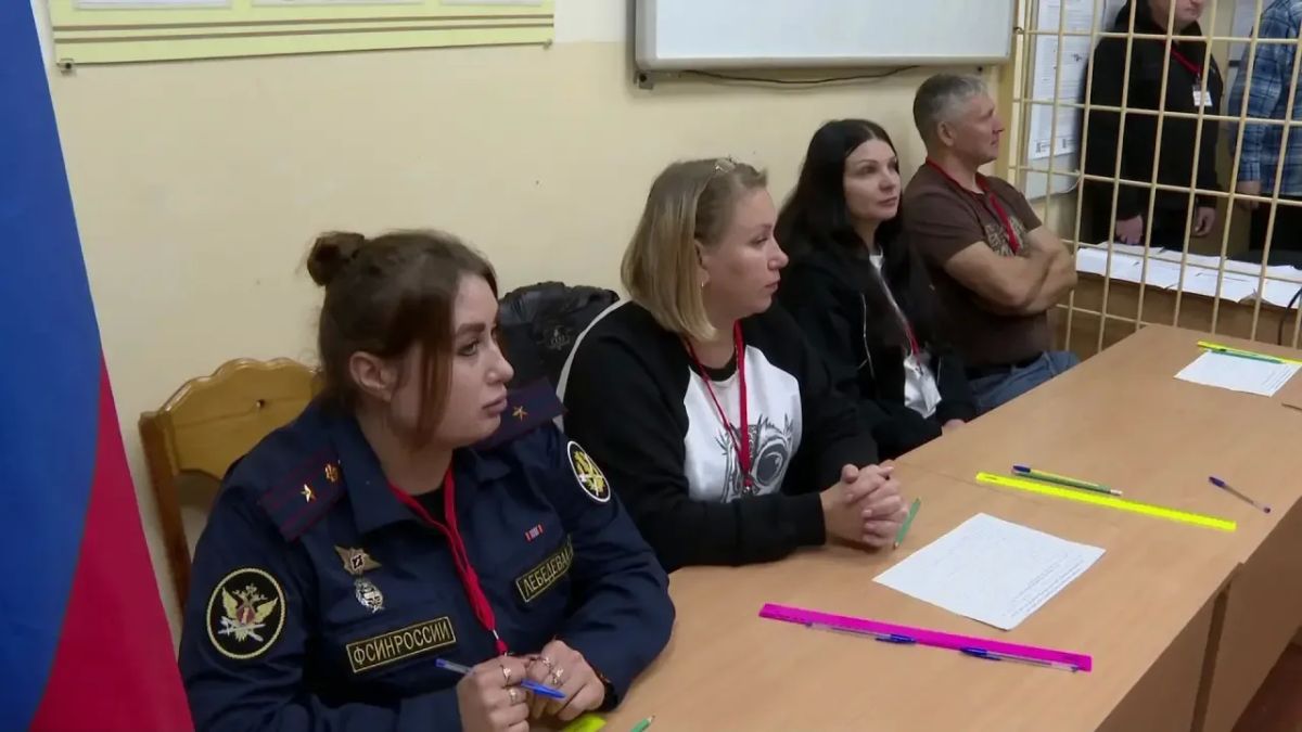 В новгородском СИЗО избирательный участок обустроили с соблюдением всех норм В новгородском СИЗО избирательный участок обустроили с соблюдением всех норм