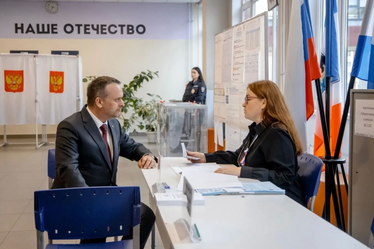Андрей Никитин проголосовал в Великом Новгороде