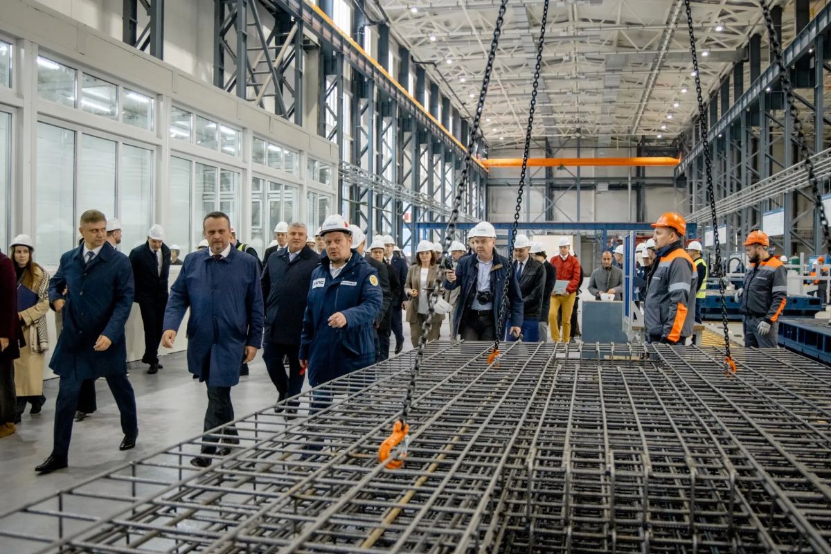 В Великом Новгороде запустили первое в России серийное роботизированное производство рельсовых плит для ВСМ В Великом Новгороде запустили первое в России серийное роботизированное производство рельсовых плит для ВСМ