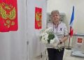 Жительница посёлка Крестцы в день рождения работала на избирательном участке