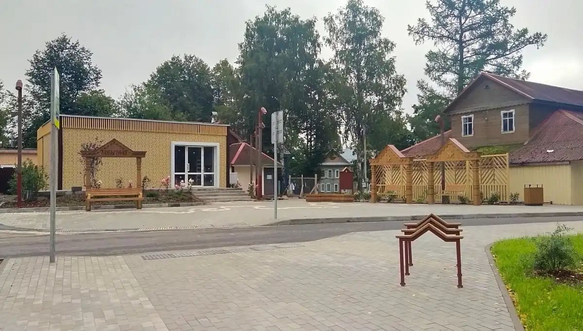 Скульптуру кота Люба установили на Базарной улице в Любытине Скульптуру кота Люба установили на Базарной улице в Любытине
