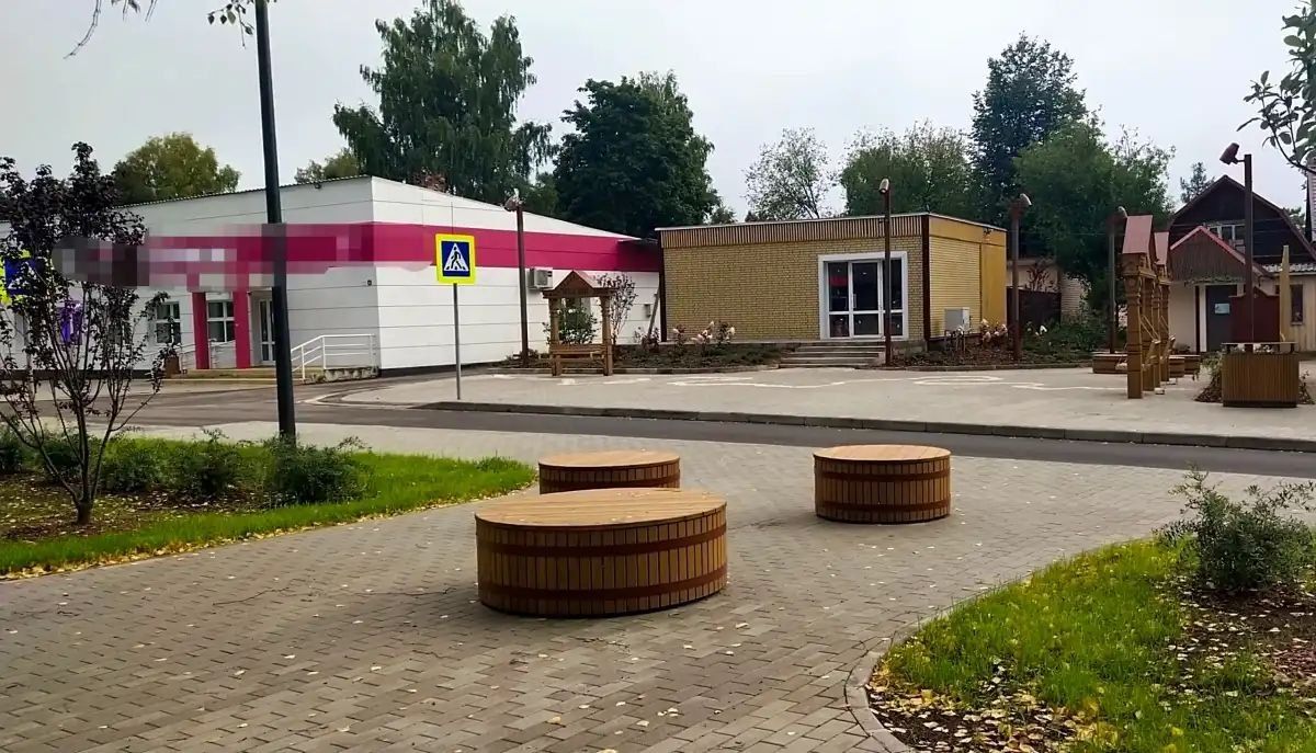 Скульптуру кота Люба установили на Базарной улице в Любытине Скульптуру кота Люба установили на Базарной улице в Любытине