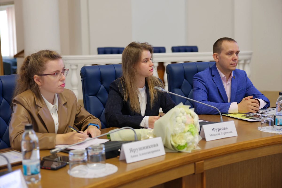 Молодёжный парламент при Новгородской областной Думе подвёл итоги пятилетней работы Молодёжный парламент при Новгородской областной Думе подвёл итоги пятилетней работы
