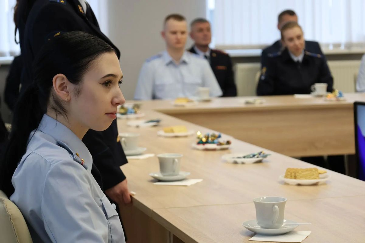 Руководители УМВД России по Новгородской области обсудили с молодыми офицерами вопросы службы и социальных гарантий Руководители УМВД России по Новгородской области обсудили с молодыми офицерами вопросы службы и социальных гарантий