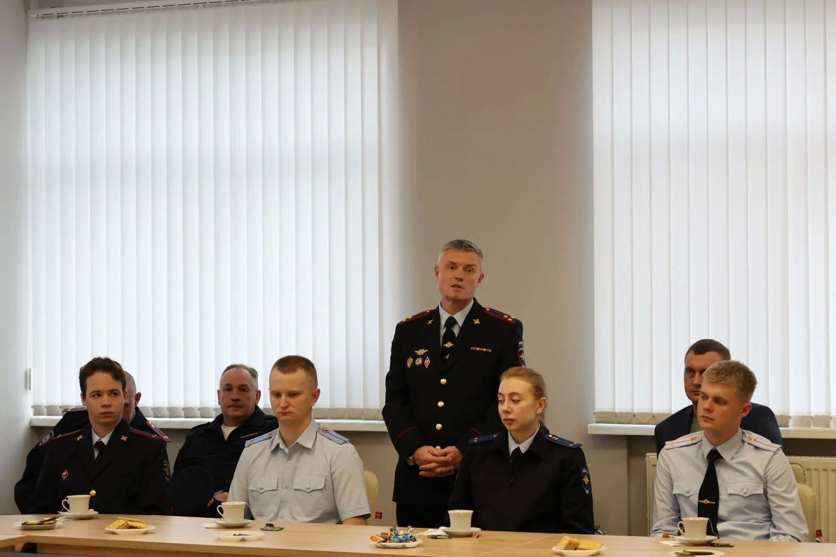 Руководители УМВД России по Новгородской области обсудили с молодыми офицерами вопросы службы и социальных гарантий Руководители УМВД России по Новгородской области обсудили с молодыми офицерами вопросы службы и социальных гарантий