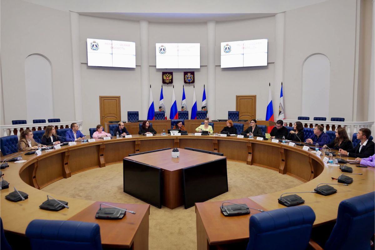 Молодёжный парламент при Новгородской областной Думе подвёл итоги пятилетней работы Молодёжный парламент при Новгородской областной Думе подвёл итоги пятилетней работы