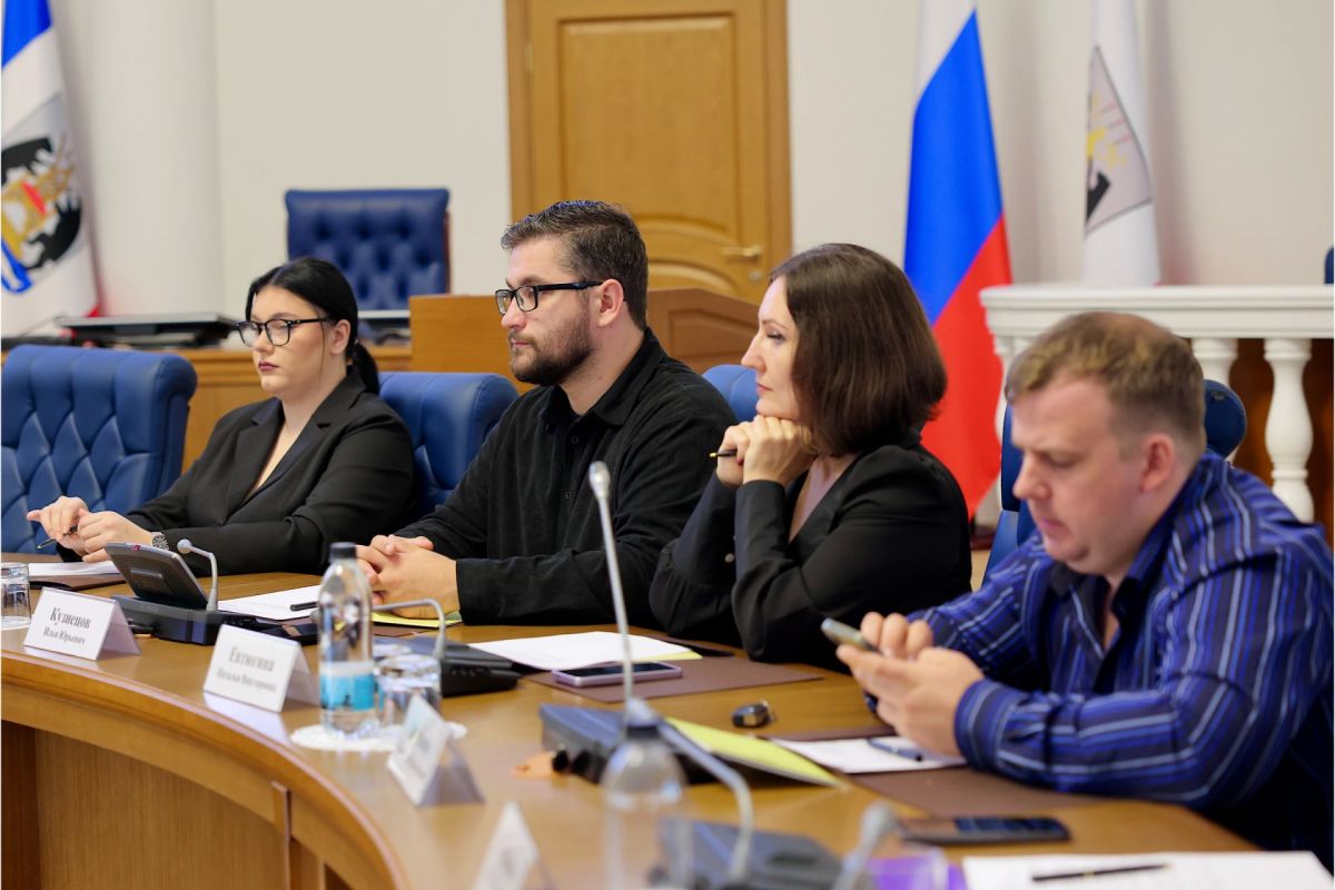 Молодёжный парламент при Новгородской областной Думе подвёл итоги пятилетней работы Молодёжный парламент при Новгородской областной Думе подвёл итоги пятилетней работы