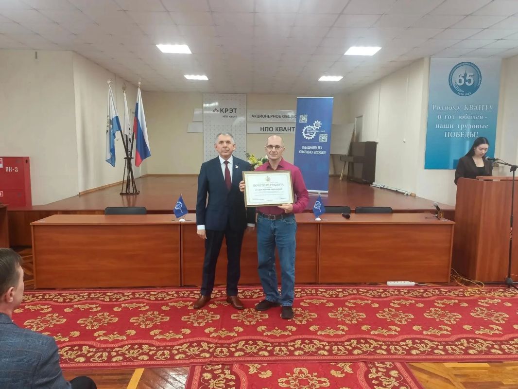 Николай Верига поздравил коллектив НПО «Квант» с Днём машиностроителя Николай Верига поздравил коллектив НПО «Квант» с Днём машиностроителя