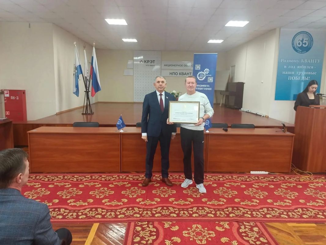 Николай Верига поздравил коллектив НПО «Квант» с Днём машиностроителя Николай Верига поздравил коллектив НПО «Квант» с Днём машиностроителя