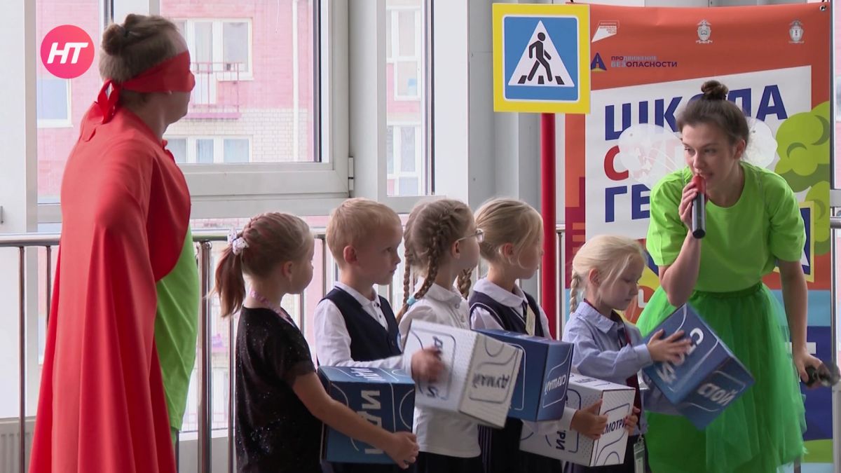 К юным новгородцам пришли Озорной Ураганчик и фея Би-бип К юным новгородцам пришли Озорной Ураганчик и фея Би-бип