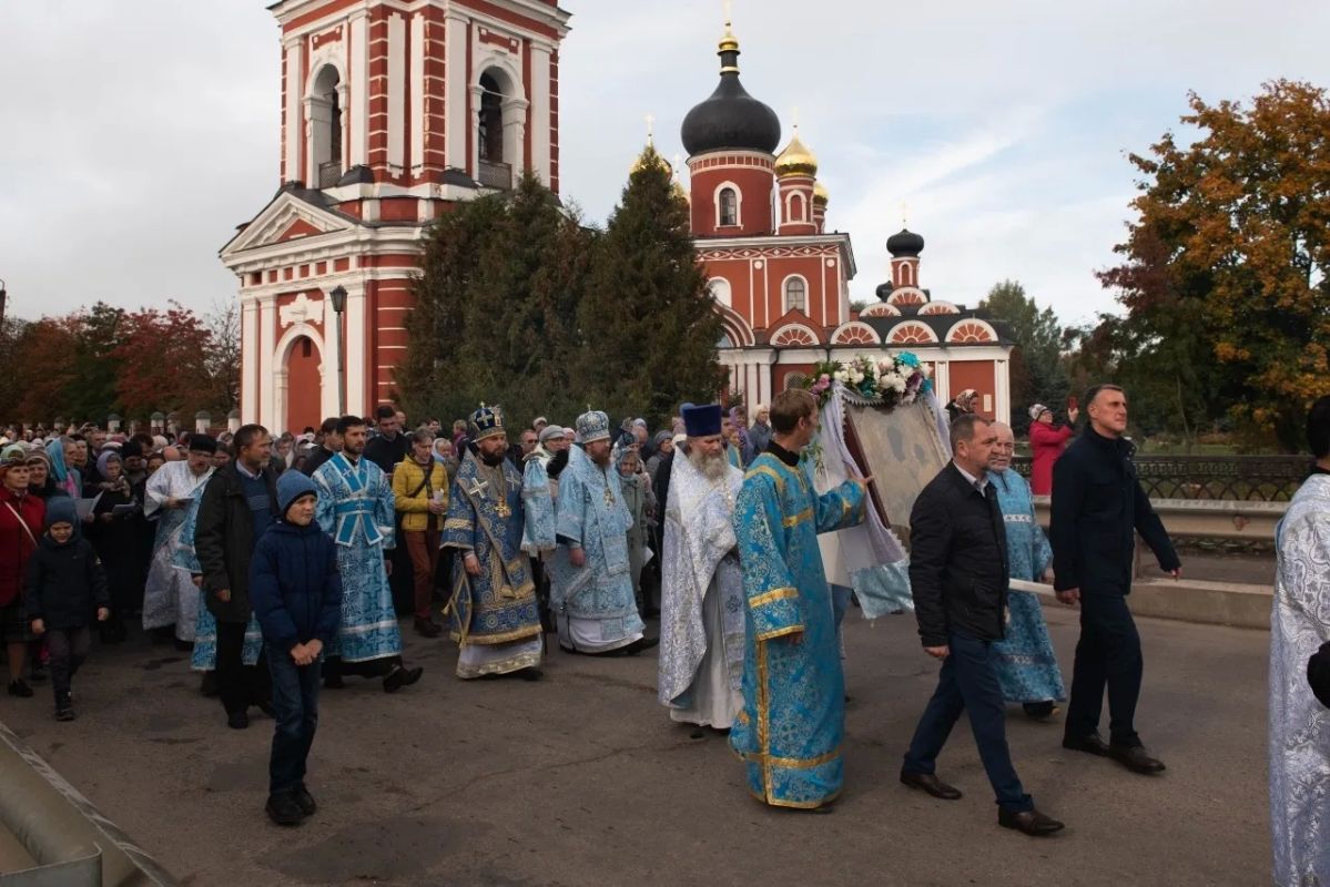 Александр Розбаум: Дорогие Земляки!. Сегодня большой и светлый праздник — день Старорусской иконы Божьей Матери! Икона Божией Матери «Старорусская» — одна из знаменитых богородичных икон, почитаемых всей Русской Православной... Александр Розбаум: Дорогие Земляки!. Сегодня большой и светлый праздник — день Старорусской иконы Божьей Матери! Икона Божией Матери «Старорусская» — одна из знаменитых богородичных икон, почитаемых всей Русской Православной...