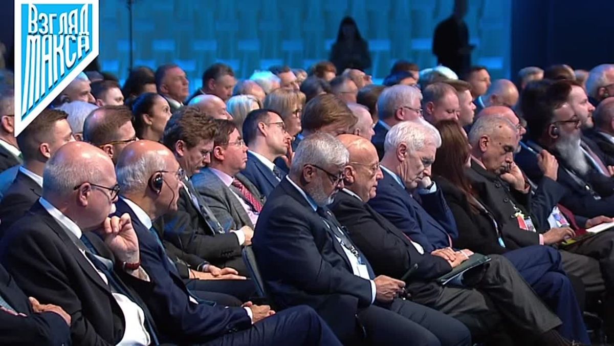 Президент России Владимир Путин выступает на пленарной сессии XXII Ежегодного заседания Международного дискуссионного клуба «Валдай»