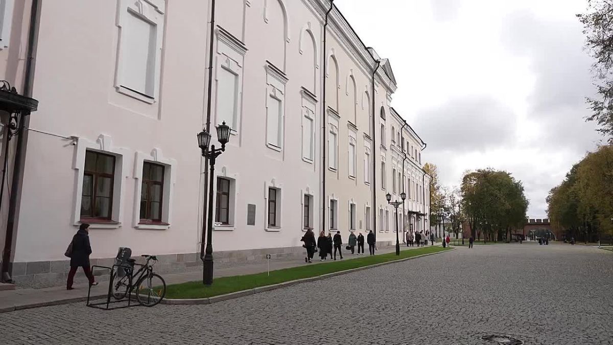 Сертификаты на полмиллиона рублей получили 10 новгородских педагогов