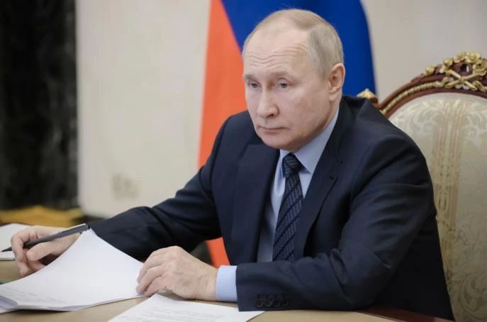 Владимир Путин заявил, что власти продолжат обновлять инфраструктуру образования