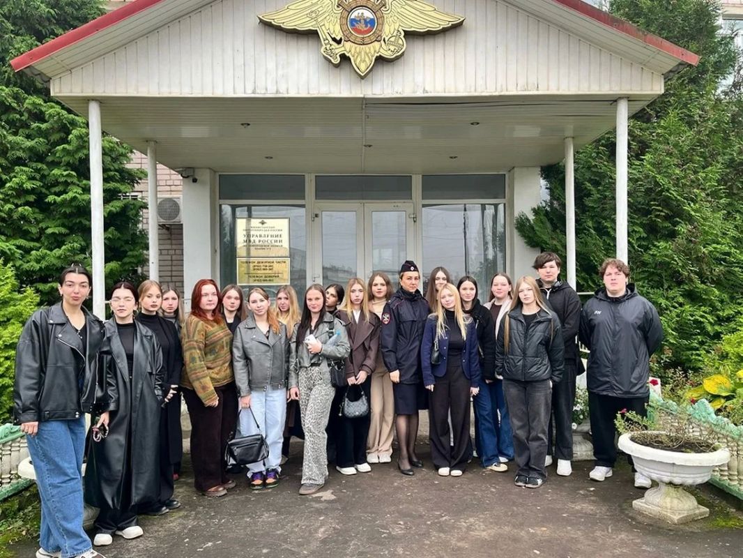 Новгородским студентам-юристам показали работу экспертно-криминалистического центра Управления Новгородским студентам-юристам показали работу экспертно-криминалистического центра Управления