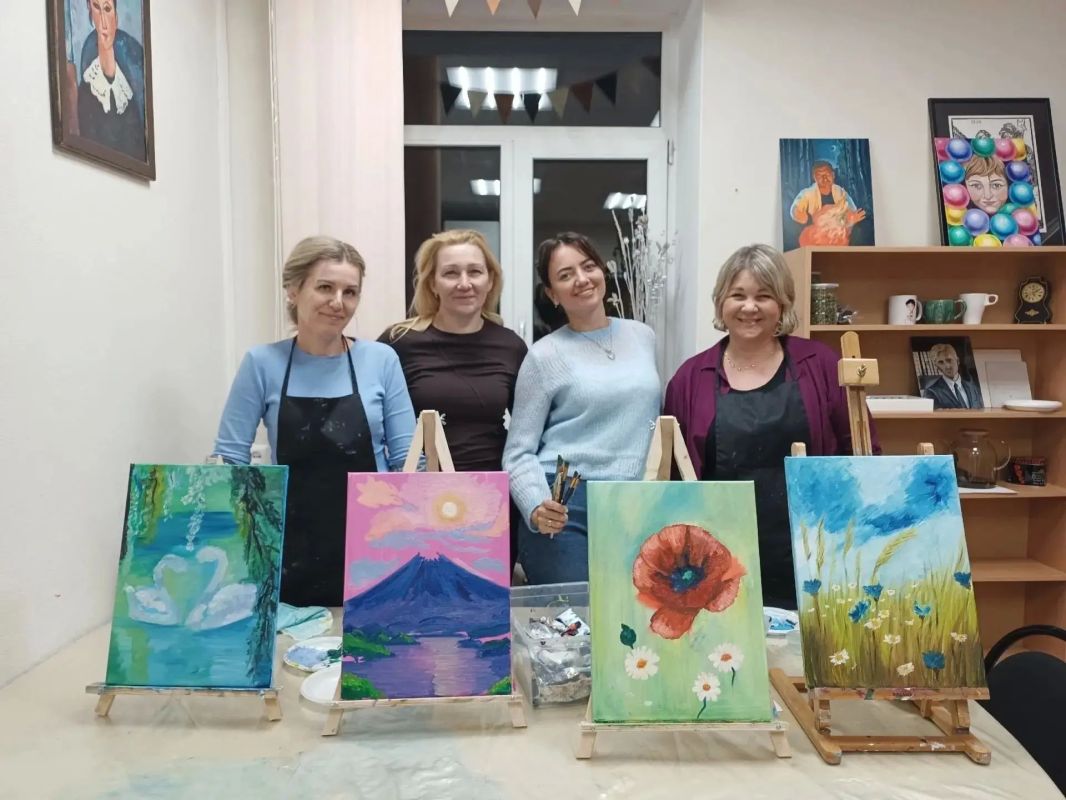 «МедАрт. Целители в искусстве»: новгородские доктора взяли кисти в руки!