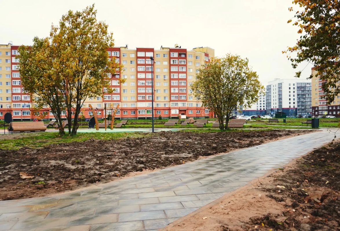 В сквере на улице Якова Павлова продолжаются работы по благоустройству В сквере на улице Якова Павлова продолжаются работы по благоустройству