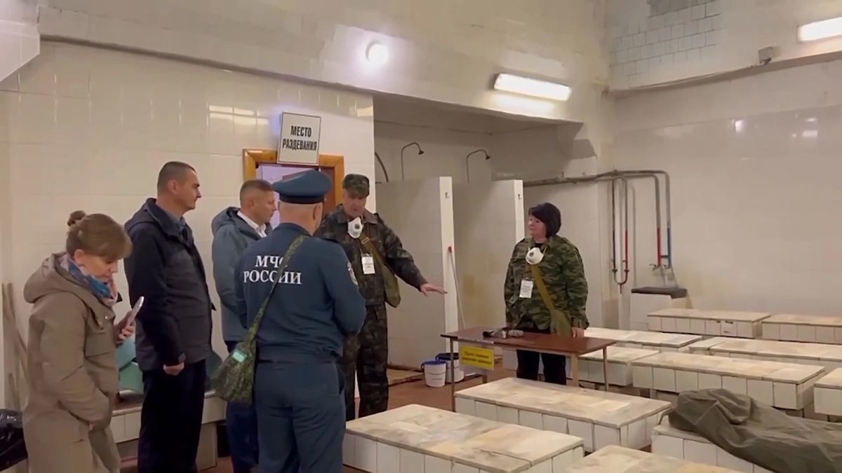 Новгородские спасатели отработали помощь пострадавшим от радиации Новгородские спасатели отработали помощь пострадавшим от радиации