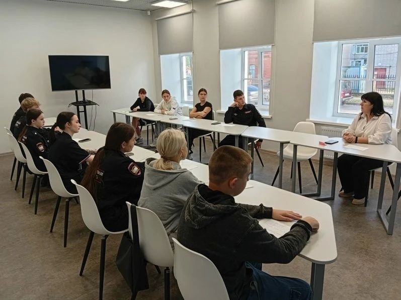 В Боровичах стартовал новый сезон проекта «Молодежь и полиция: шаг навстречу»