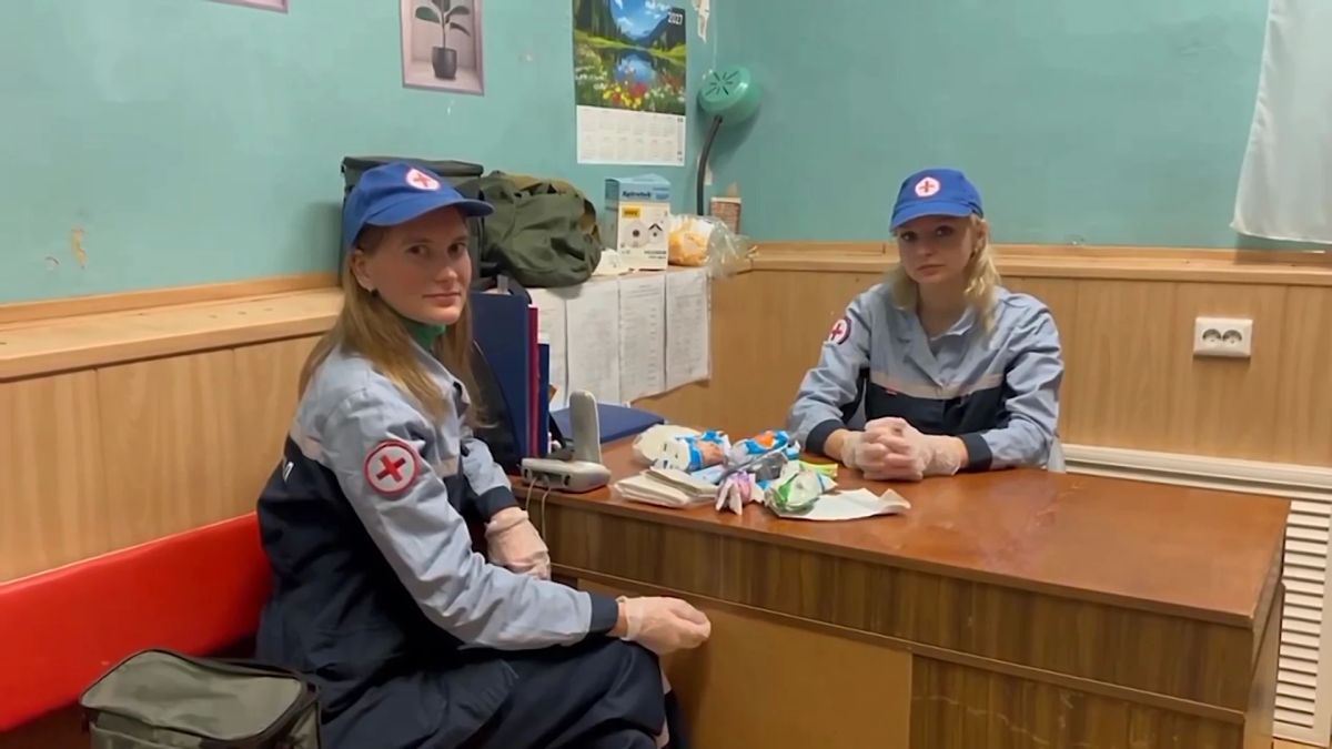 Новгородские спасатели отработали помощь пострадавшим от радиации Новгородские спасатели отработали помощь пострадавшим от радиации