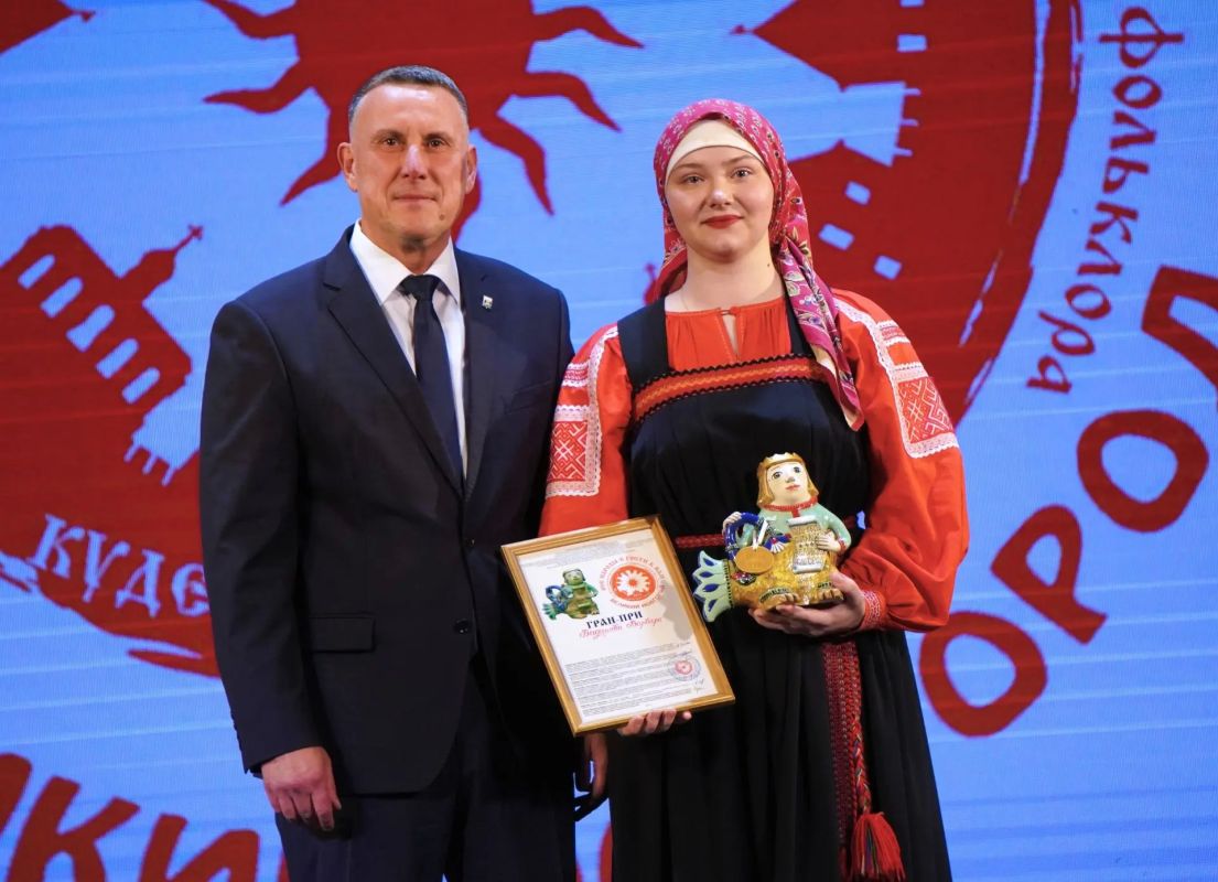 Александр Розбаум: Уважаемые Новгородцы!. Сегодня в концертном зале Новгородской областной филармонии им. А.С. Аренского прошёл гала-концерт VII Международного фестиваля-конкурса национальных культур и фольклора «Все народы...