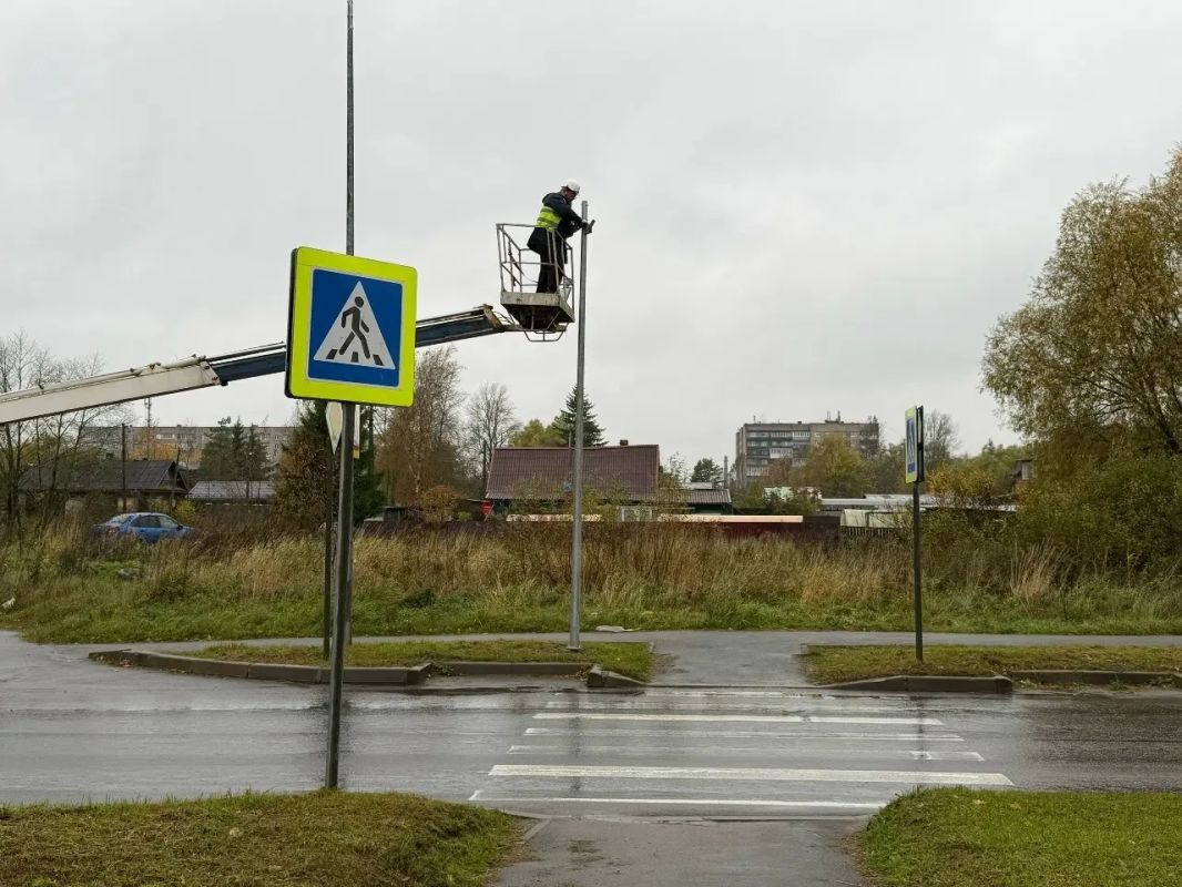 В Великом Новгороде модернизируют освещение на пешеходных переходах В Великом Новгороде модернизируют освещение на пешеходных переходах