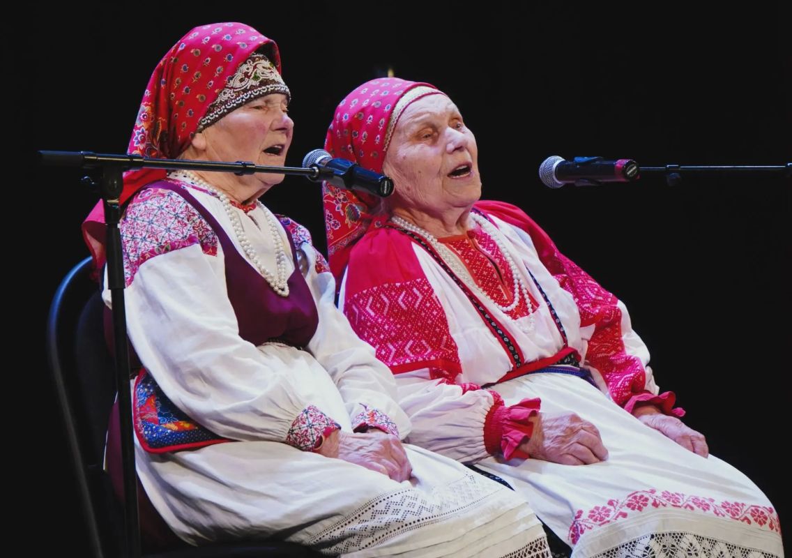 Александр Розбаум: Уважаемые Новгородцы!. Сегодня в концертном зале Новгородской областной филармонии им. А.С. Аренского прошёл гала-концерт VII Международного фестиваля-конкурса национальных культур и фольклора «Все народы... Александр Розбаум: Уважаемые Новгородцы!. Сегодня в концертном зале Новгородской областной филармонии им. А.С. Аренского прошёл гала-концерт VII Международного фестиваля-конкурса национальных культур и фольклора «Все народы...