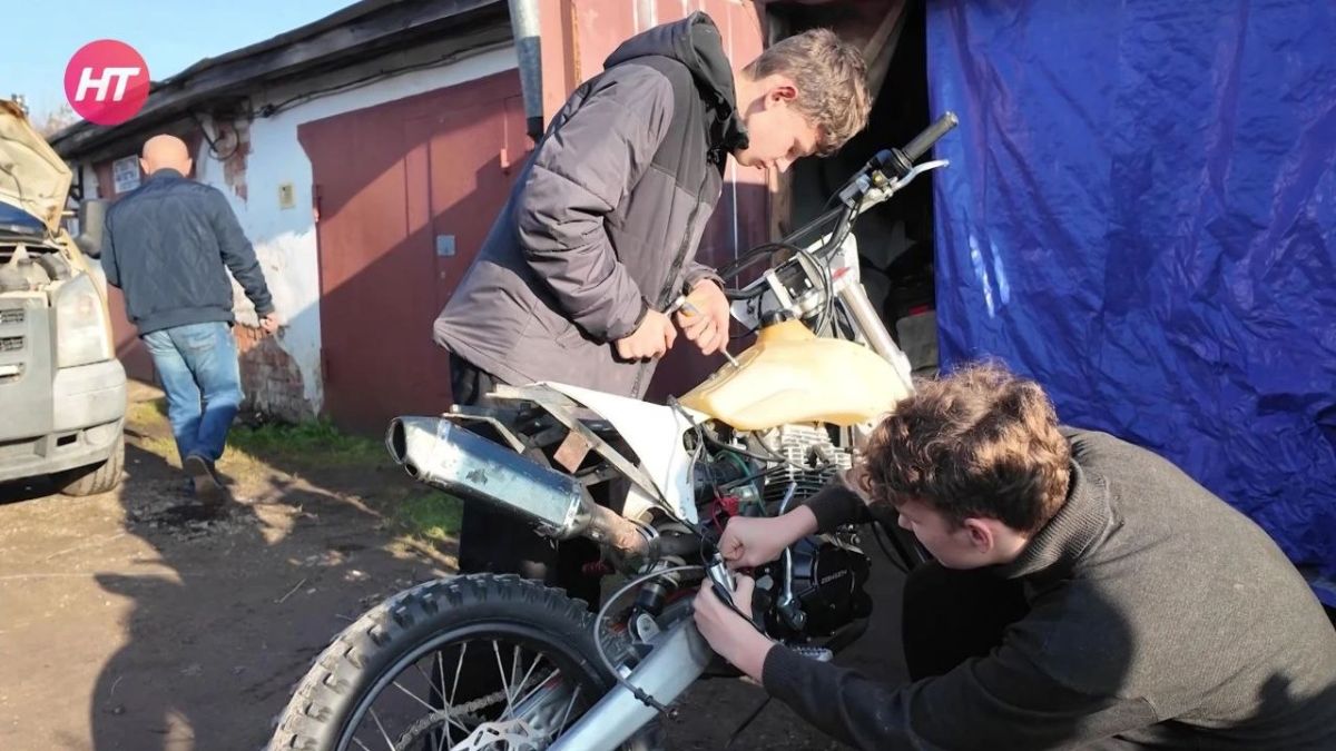 Новгородская семья Ефремовых поддерживает бойцов СВО техникой