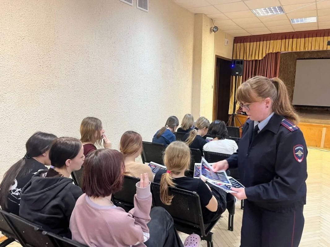 Правовой десант: сотрудники полиции посетили школу-интернат Правовой десант: сотрудники полиции посетили школу-интернат