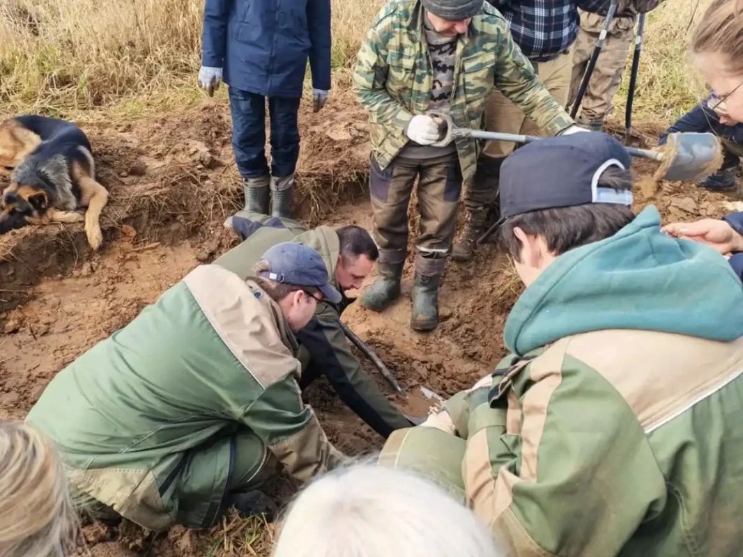 На месте работы поисковиков в демянской деревне Медянки провели урок мужества