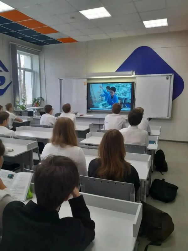 Новгородские школьники узнали, чем полезна химическая промышленность для региона