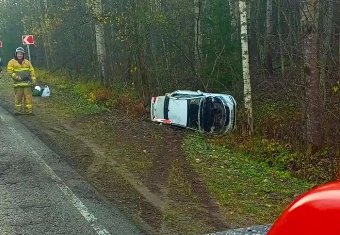 В Мошенском округе автомобиль «Киа-Рио» перевернулся в кювете