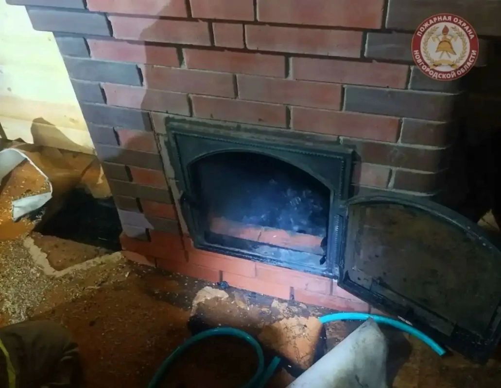 Пожарные потушили три жилых дома в Старорусском, Демянском и Хвойнинском округах