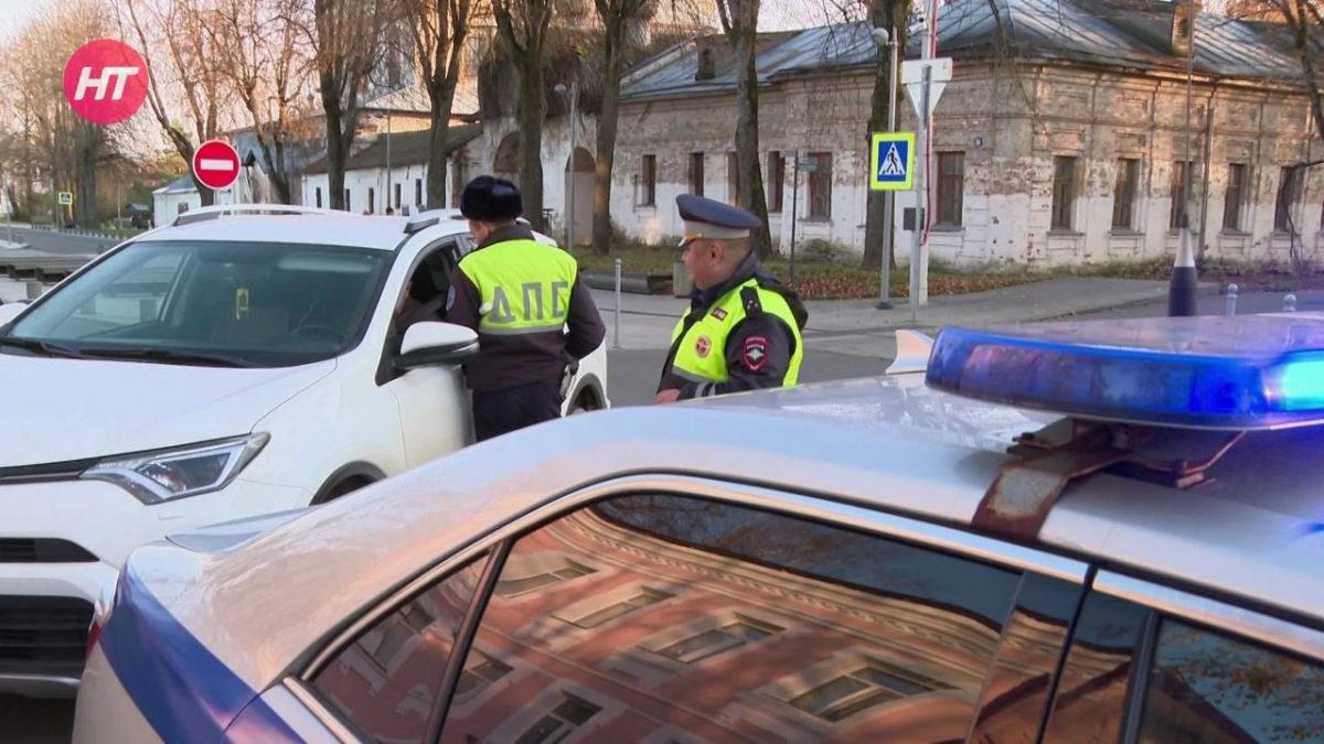 Новгородцам напомнили о необходимости использования специальных кресел при перевозке детей