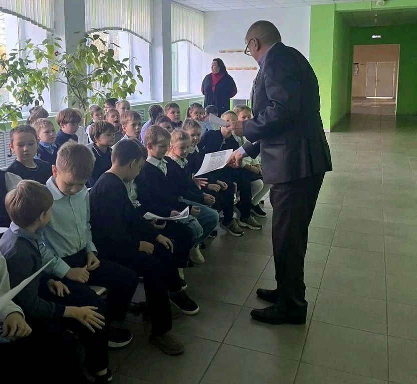 Урок цифровой безопасности провели парфинские полицейские для младших школьников Урок цифровой безопасности провели парфинские полицейские для младших школьников