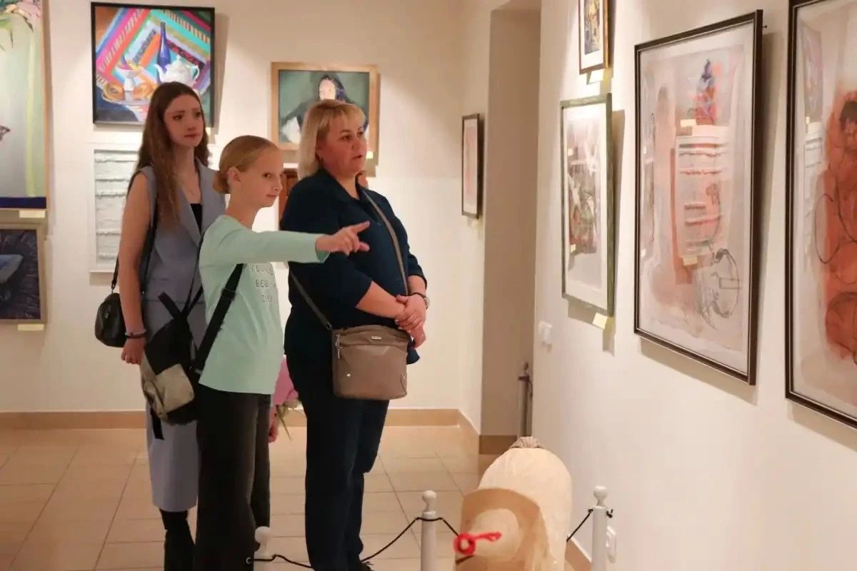 «Новые миры» молодых художников открылись в музее художественной культуры Новгородской земли