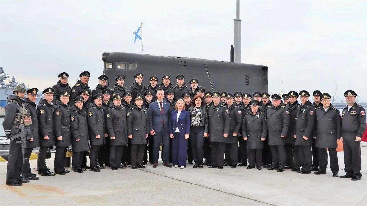 10 лет назад на подлодке «Великий Новгород» подняли Андреевский флаг 10 лет назад на подлодке «Великий Новгород» подняли Андреевский флаг