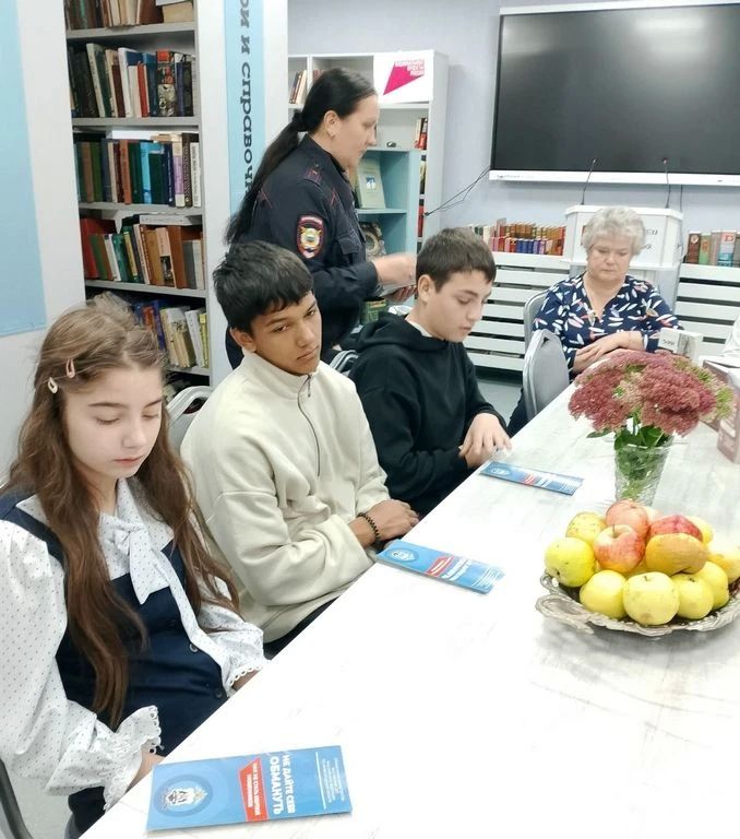 В Сольцах полицейские провели для школьников правовую квест-игру