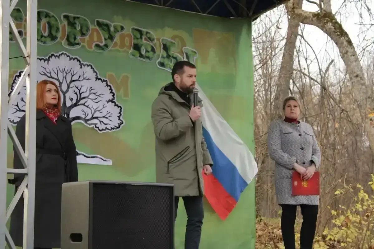На соревнованиях вальщиков леса в Марёвском округе на скорость собирали бензопилу На соревнованиях вальщиков леса в Марёвском округе на скорость собирали бензопилу