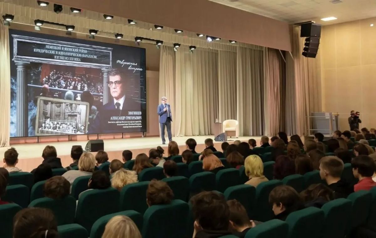 Александр Звягинцев участвовал в открытии экспозиции «Сожженные деревни Новгородской земли» на территории музейно-мемориального комплекса в деревне Жестяная Горка Александр Звягинцев участвовал в открытии экспозиции «Сожженные деревни Новгородской земли» на территории музейно-мемориального комплекса в деревне Жестяная Горка